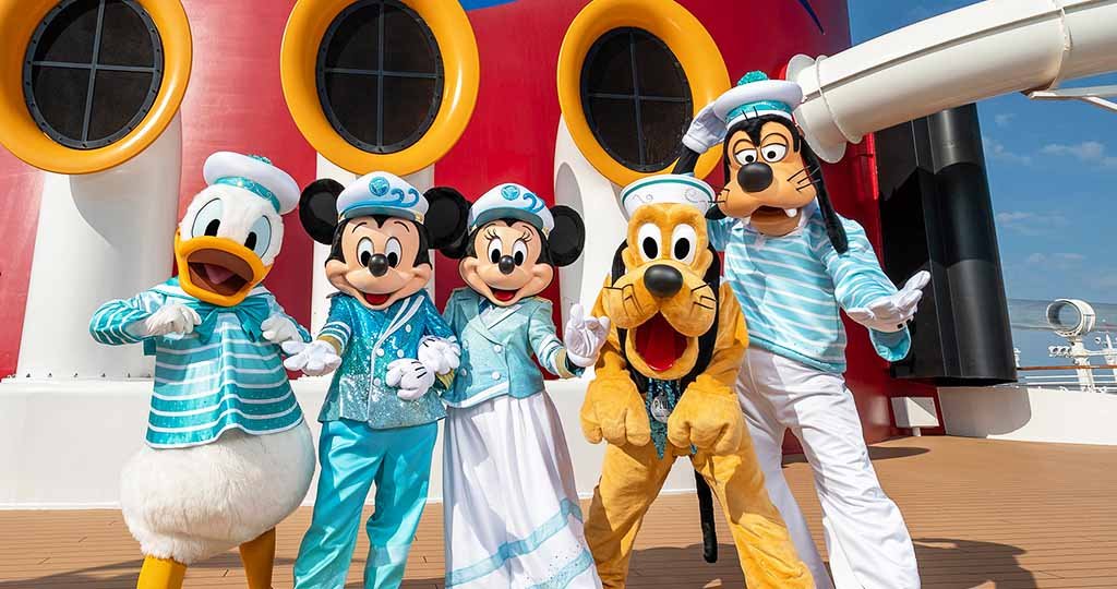 Ordinary Adventures Net Worth: $1 Million (Travel and Disney-Related Content Creators)